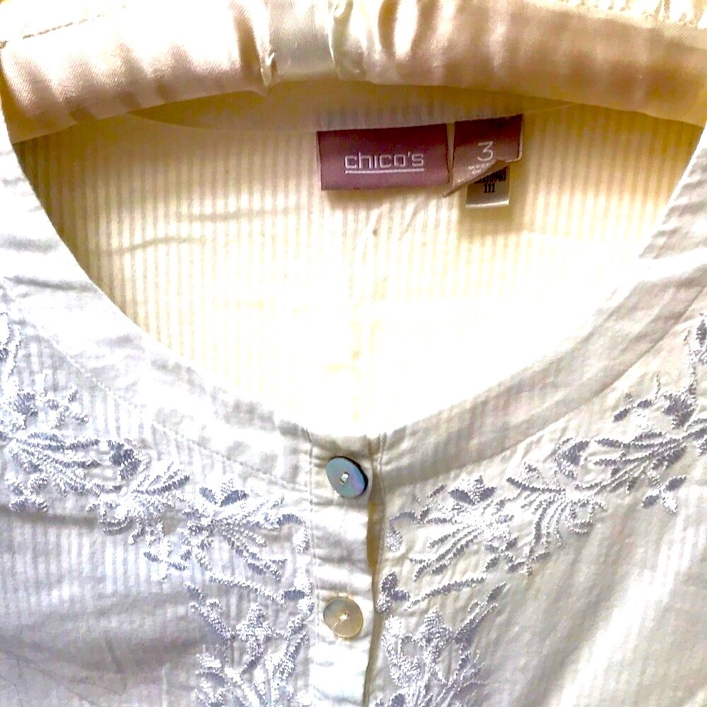 Chicos Embroidered White Cotton bracelet sleeve blouse